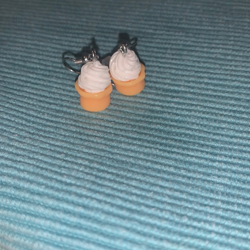 Cupcake dangle earrings